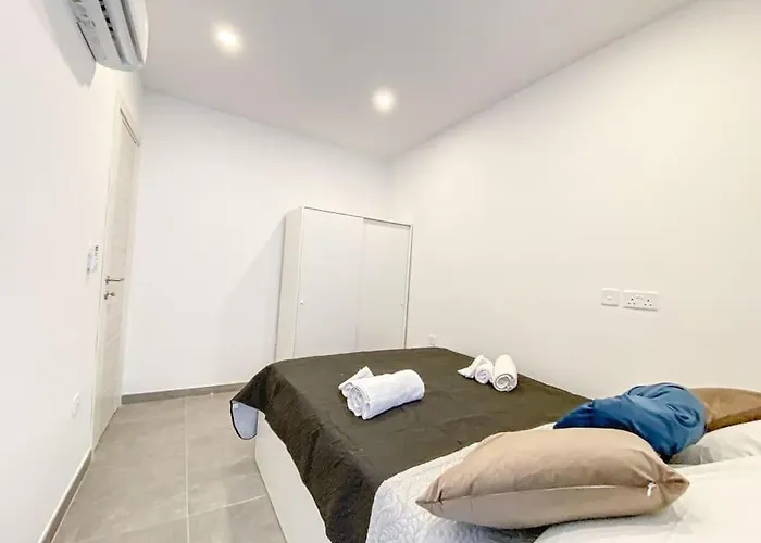 Seaside Serenity 2 On Skala's Seafront - By Solea Homes Marsaskala